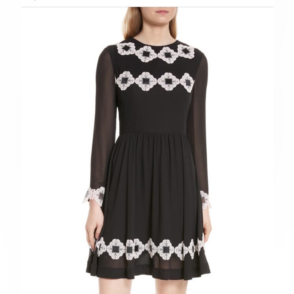Ted Baker London
Avianah Lace Trim Fit &
Flare. Dress size 5 ( US 12)